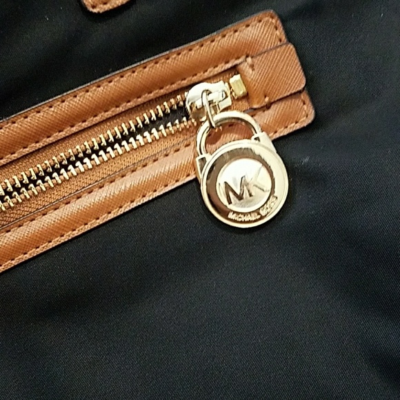 Michael Kors Pocket Book - Picture 3 of 5
